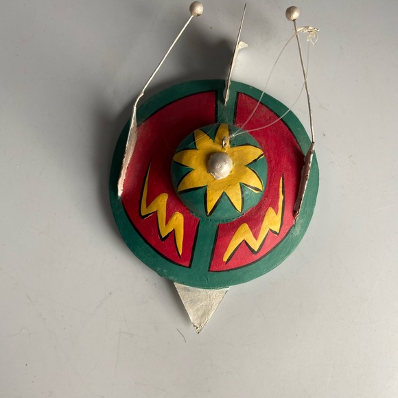 Handpainted Balsa Wood UFO - Picture 2 of 12